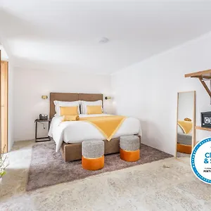  Apartment With Portugal