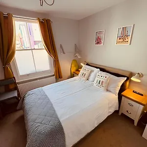  Homestay Hendon Street Huts United Kingdom